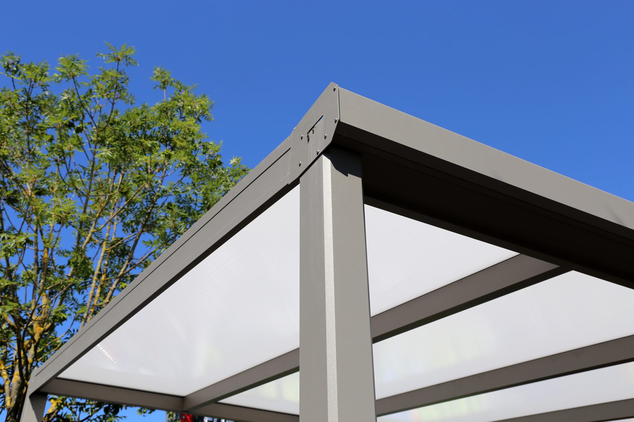 Hochwertige moderne Terrassenüberdachung